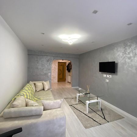 Sorinaapartament Targu Neamt Extérieur photo