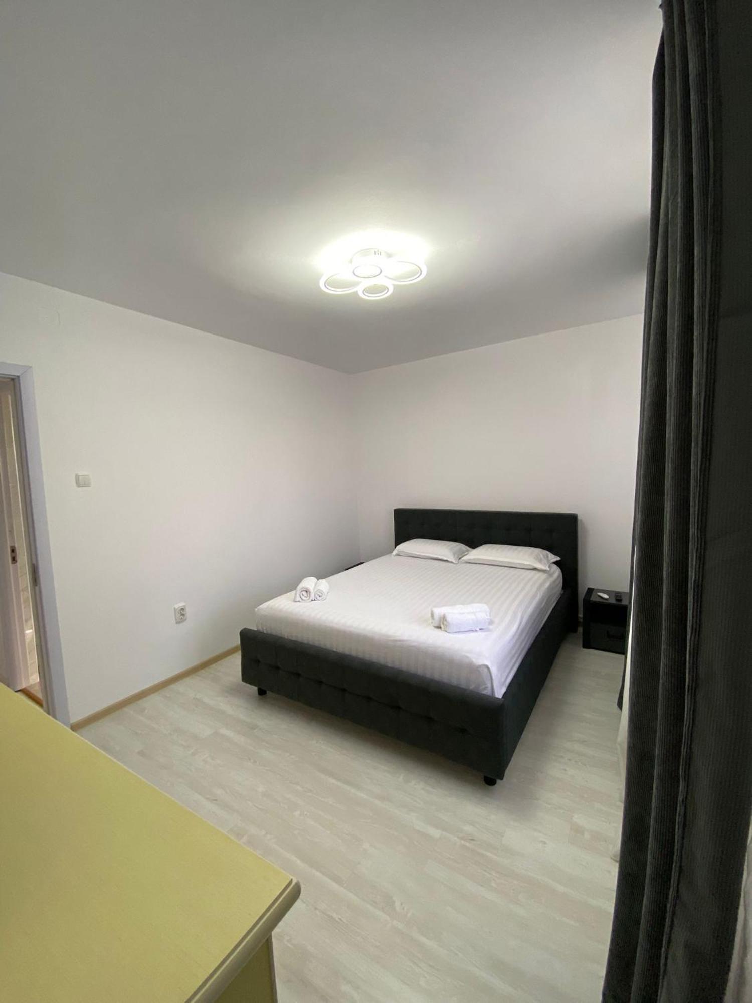 Sorinaapartament Targu Neamt Extérieur photo
